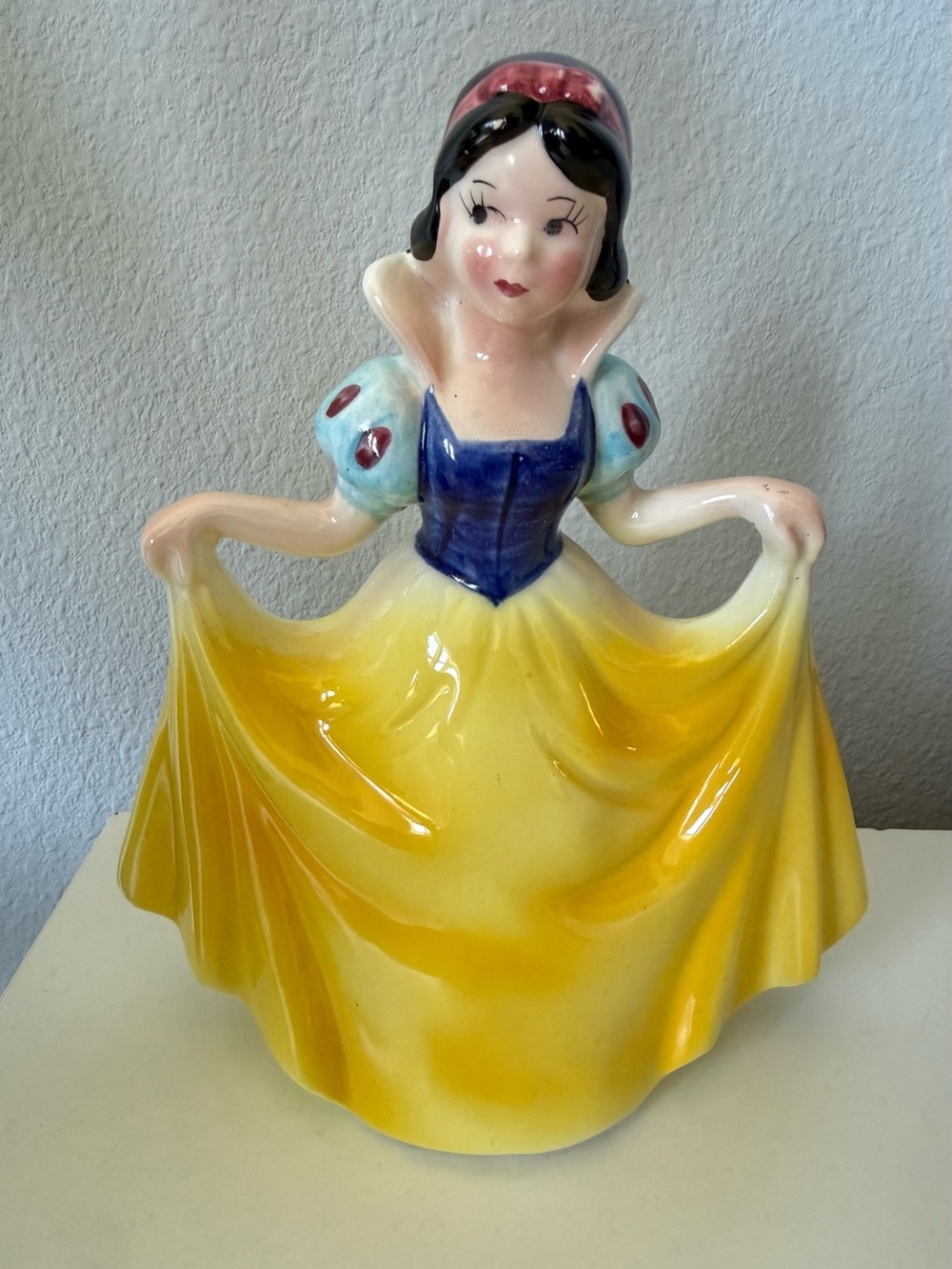 Disney Ceramic Snow White-Inspired Vintage Figurine Japan